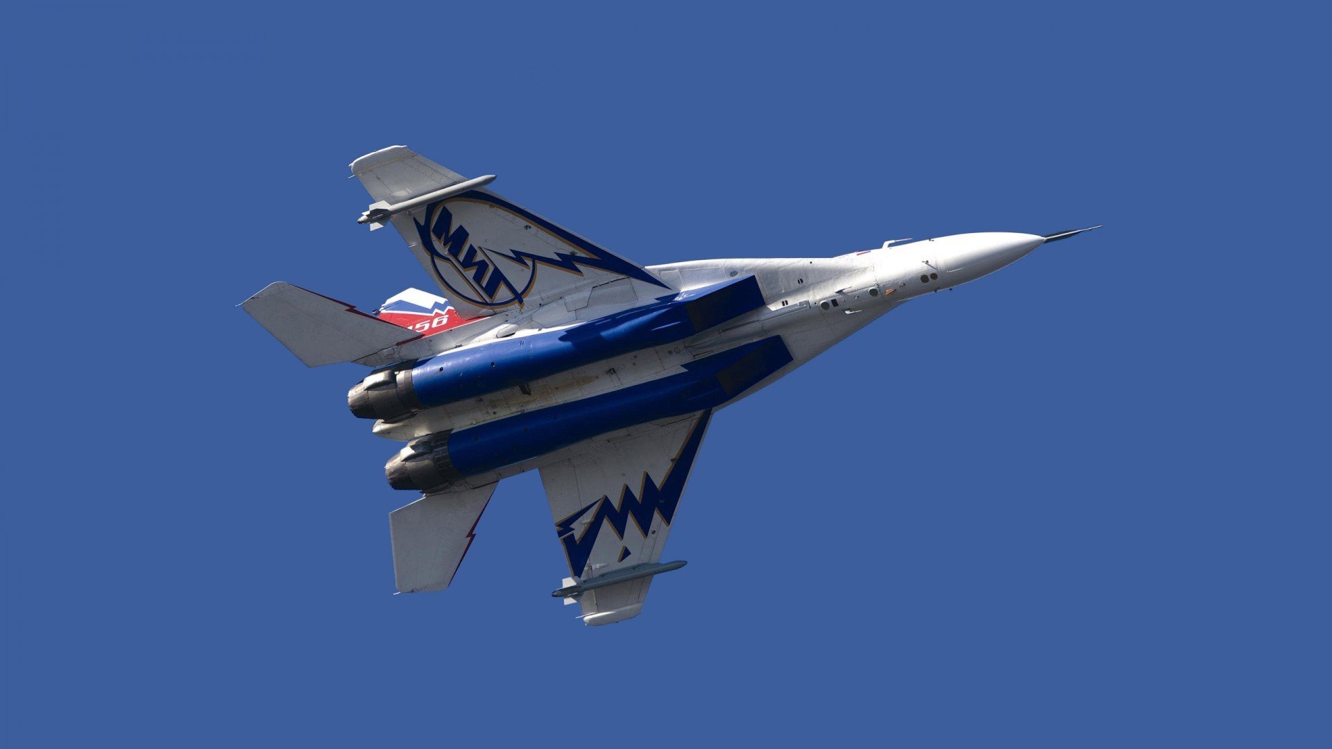 零点后的英雄，当F1与拜仁在时间战场上交锋