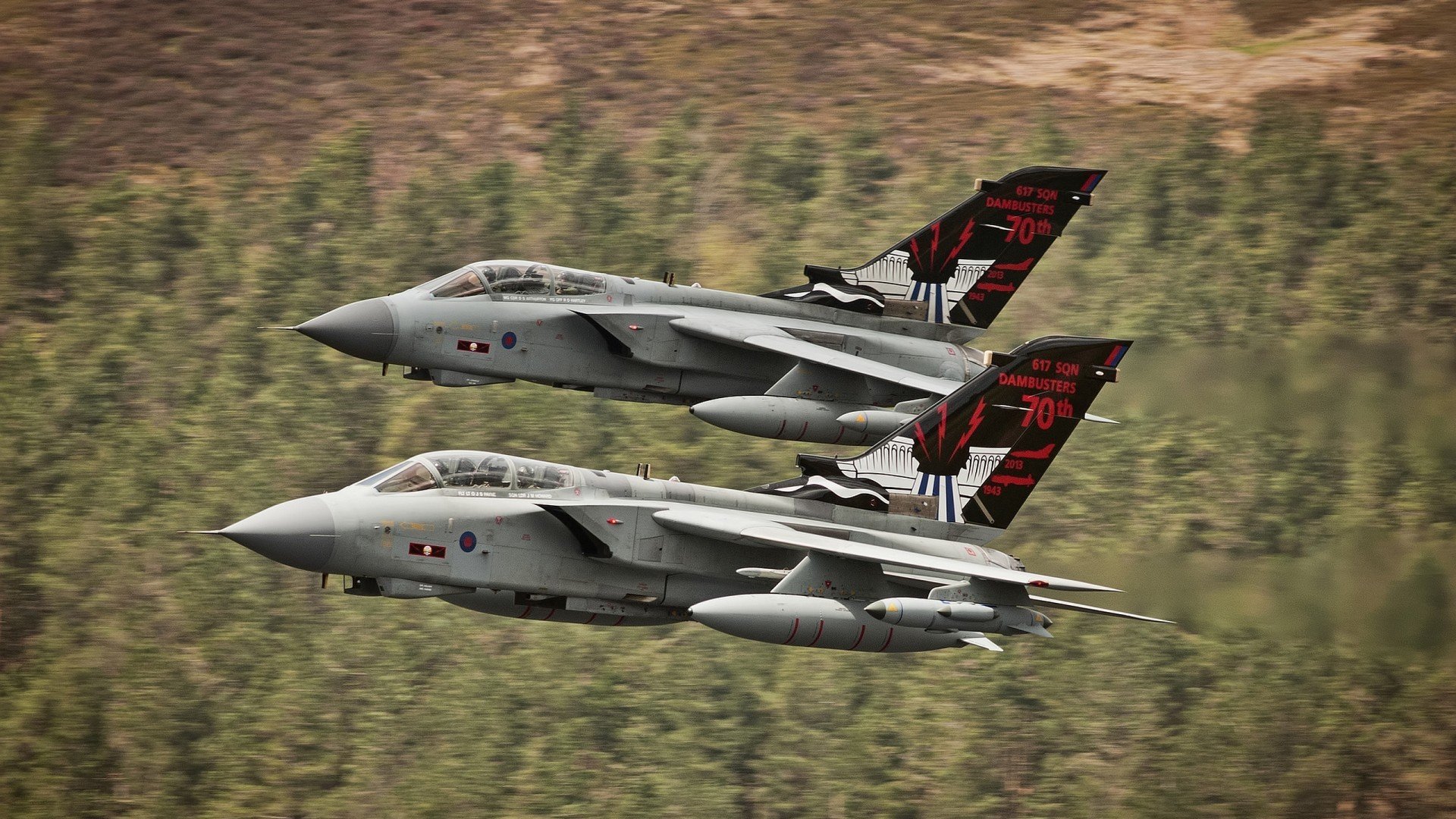 球场上的哈登们，当两个联赛在同一夜晚见证大胡子时刻